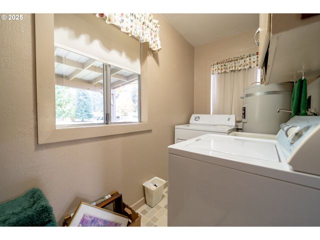 46280 LYONS MILL CITY Dr, Lyons, OR 97358