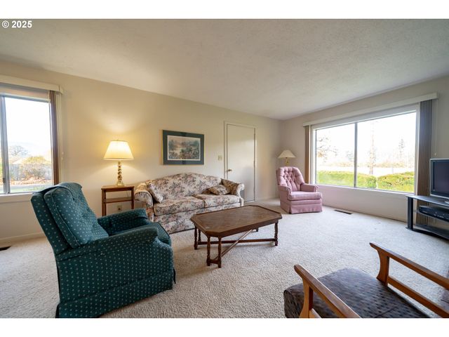 46280 LYONS MILL CITY Dr, Lyons, OR 97358