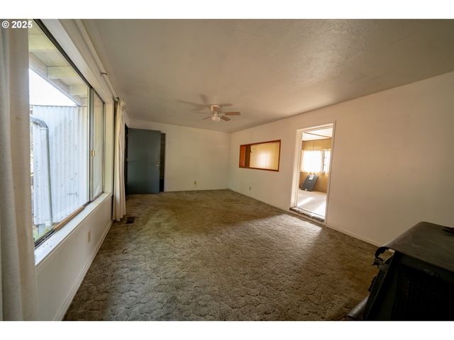 46280 LYONS MILL CITY Dr, Lyons, OR 97358