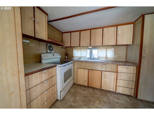 46280 LYONS MILL CITY Dr, Lyons, OR 97358