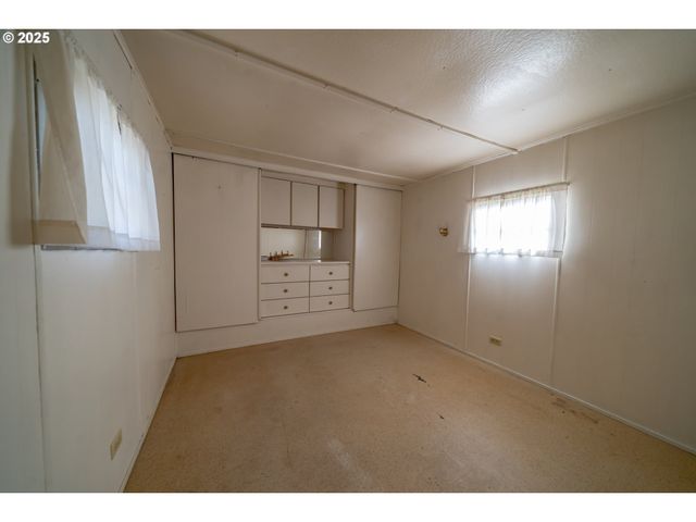 46280 LYONS MILL CITY Dr, Lyons, OR 97358