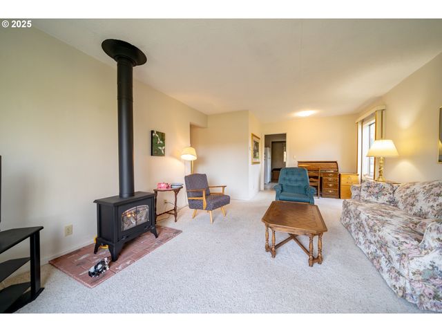 46280 LYONS MILL CITY Dr, Lyons, OR 97358