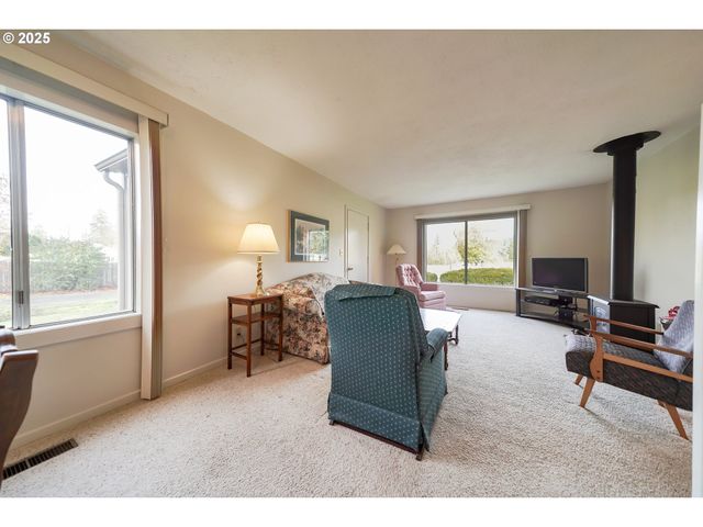 46280 LYONS MILL CITY Dr, Lyons, OR 97358