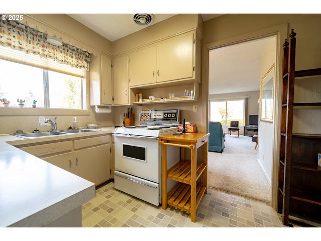 46280 LYONS MILL CITY Dr, Lyons, OR 97358