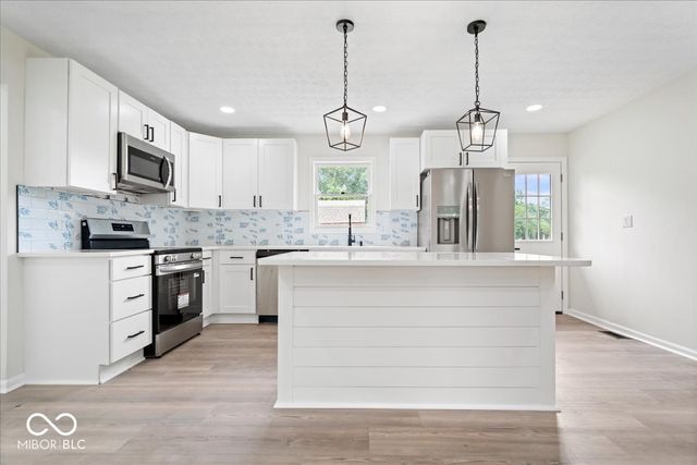 66 Plainview, Avon, IN 46123