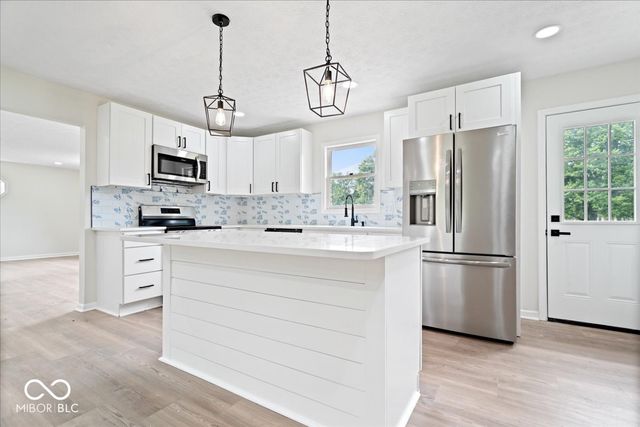 66 Plainview, Avon, IN 46123