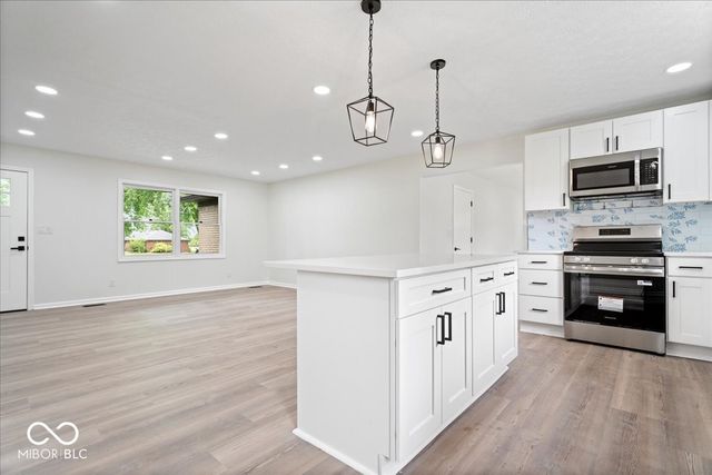 66 Plainview, Avon, IN 46123