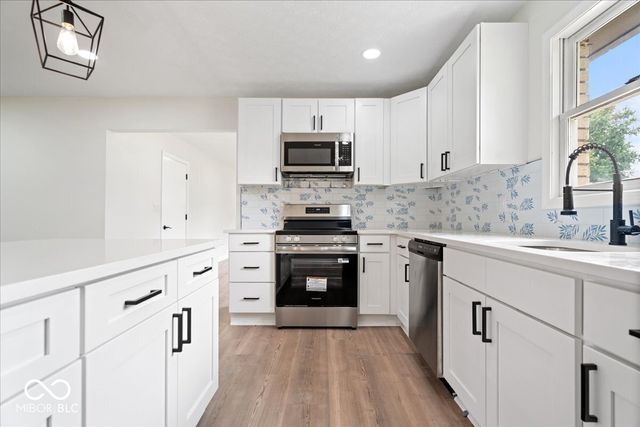 66 Plainview, Avon, IN 46123