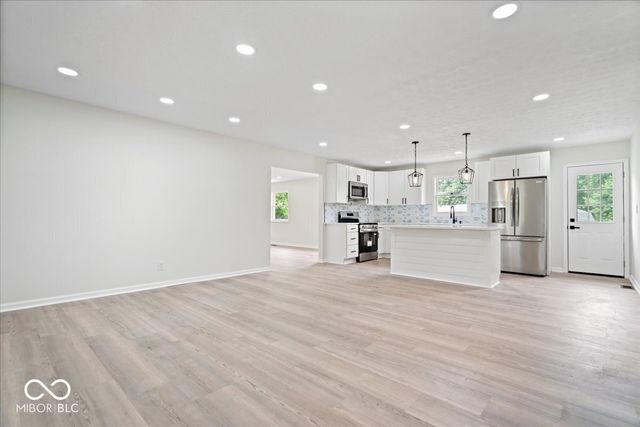 66 Plainview, Avon, IN 46123