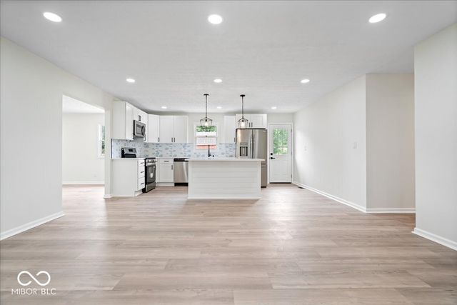 66 Plainview, Avon, IN 46123