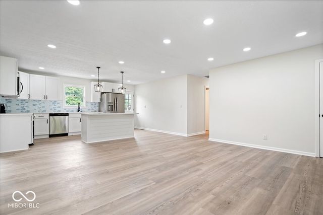 66 Plainview, Avon, IN 46123