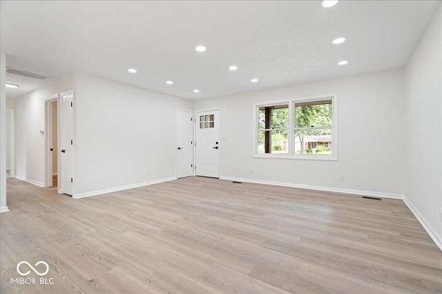 66 Plainview, Avon, IN 46123