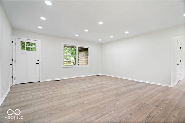 66 Plainview, Avon, IN 46123