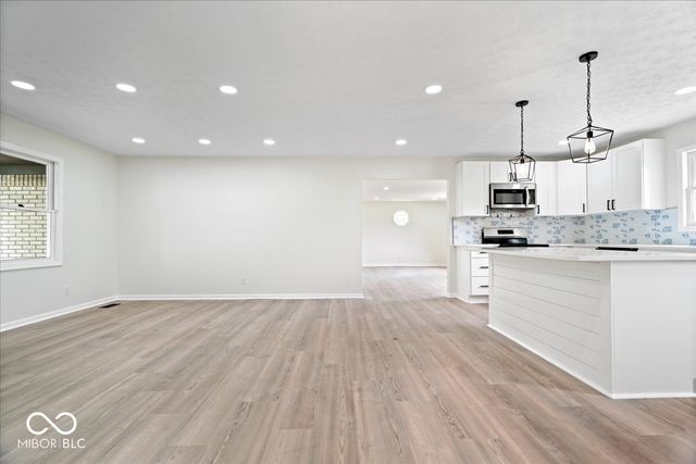 66 Plainview, Avon, IN 46123