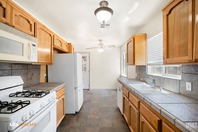 2902 Morse Court, Bakersfield, CA 93308