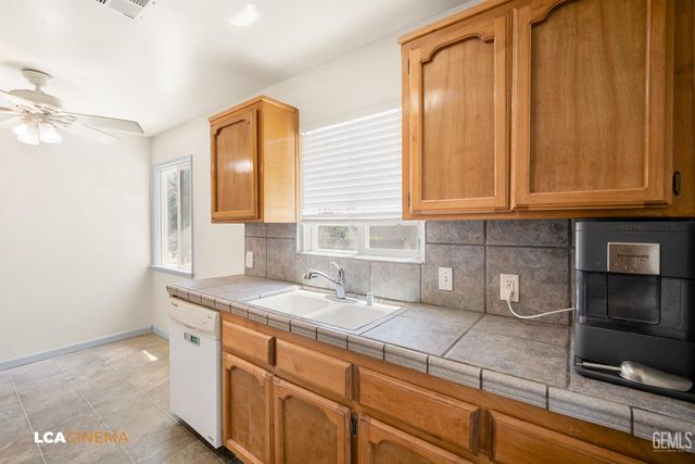 2902 Morse Court, Bakersfield, CA 93308