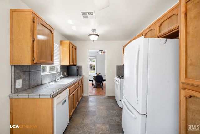 2902 Morse Court, Bakersfield, CA 93308
