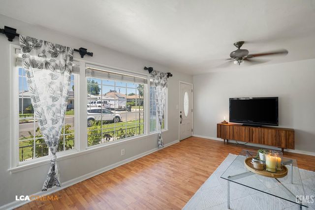 2902 Morse Court, Bakersfield, CA 93308