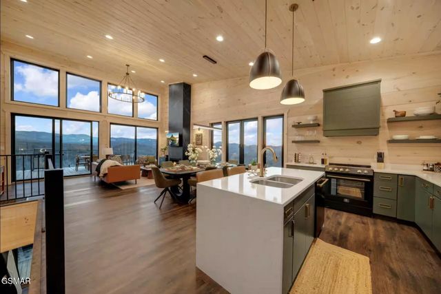 1834 Blue Tick Way, Sevierville, TN 37876
