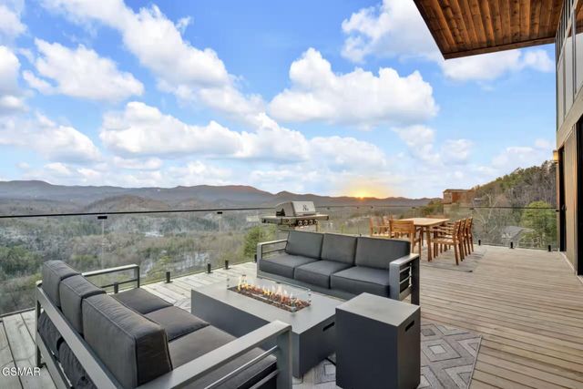 1834 Blue Tick Way, Sevierville, TN 37876
