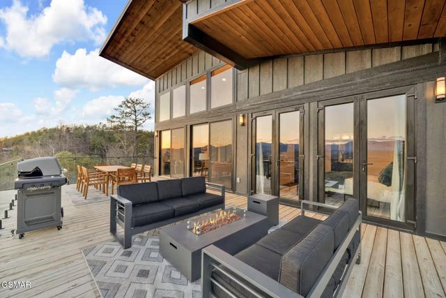 1834 Blue Tick Way, Sevierville, TN 37876