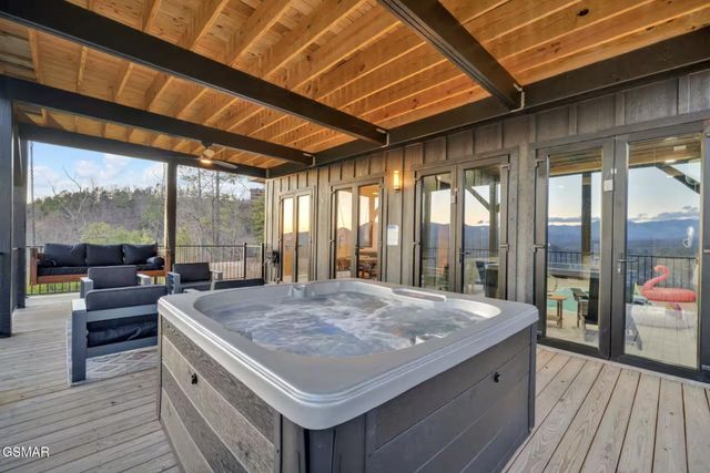 1834 Blue Tick Way, Sevierville, TN 37876