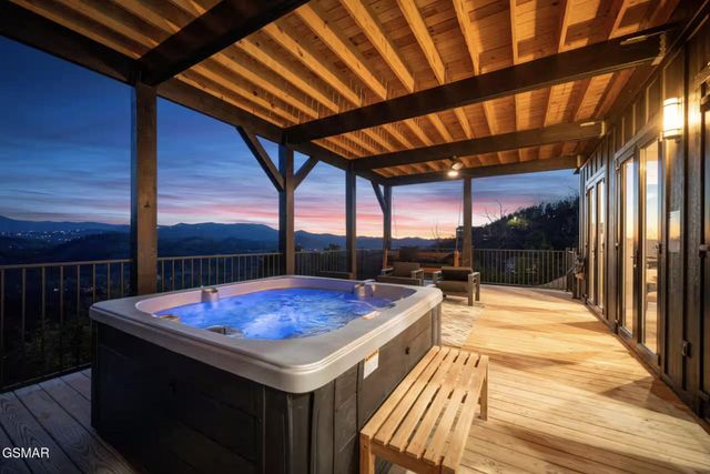 1834 Blue Tick Way, Sevierville, TN 37876