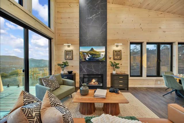 1834 Blue Tick Way, Sevierville, TN 37876