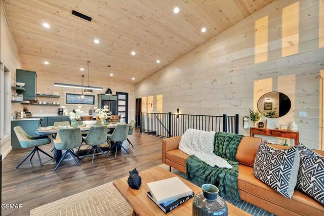 1834 Blue Tick Way, Sevierville, TN 37876