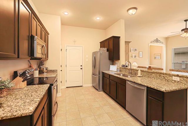 42351 Carterstone Ave, Prairieville, LA 70769