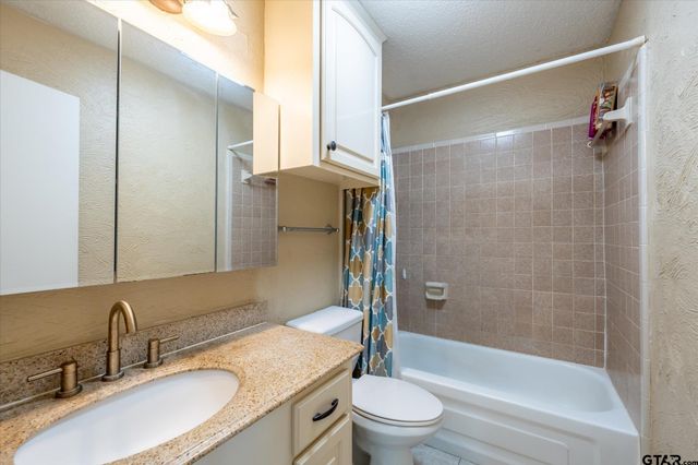 287 Hollybrook Dr., Kilgore, TX 75662