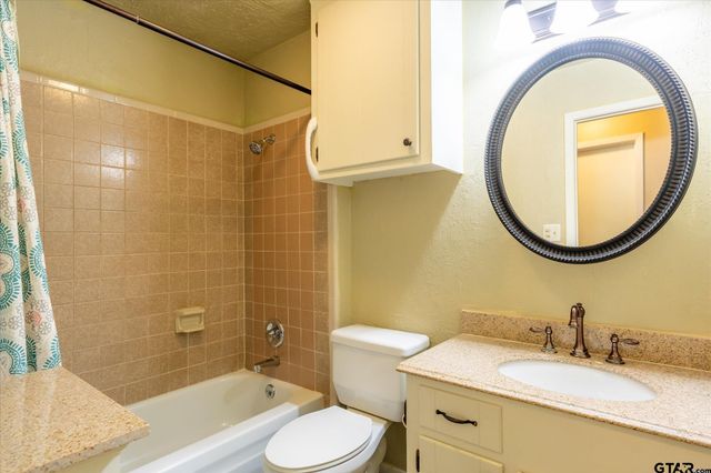 287 Hollybrook Dr., Kilgore, TX 75662