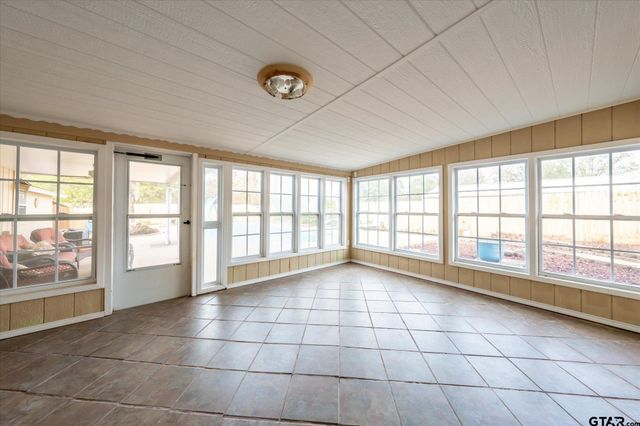 287 Hollybrook Dr., Kilgore, TX 75662