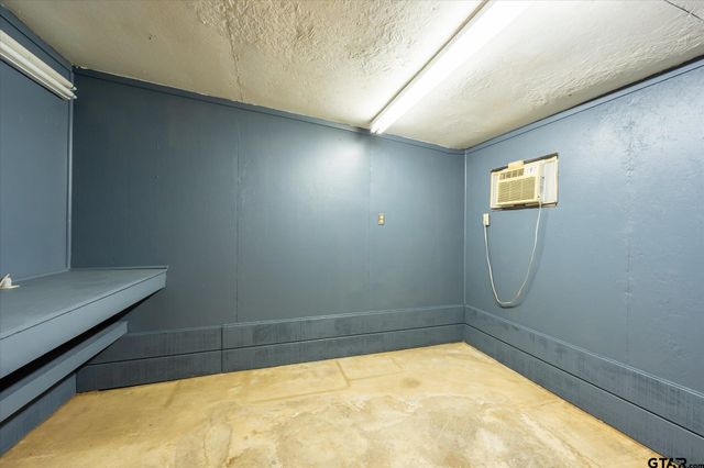 287 Hollybrook Dr., Kilgore, TX 75662