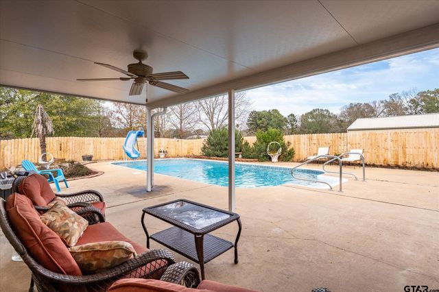 287 Hollybrook Dr., Kilgore, TX 75662