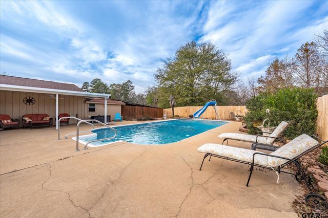 287 Hollybrook Dr., Kilgore, TX 75662