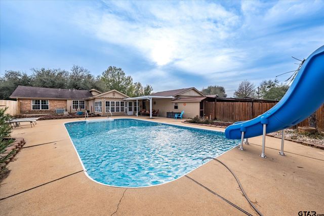 287 Hollybrook Dr., Kilgore, TX 75662