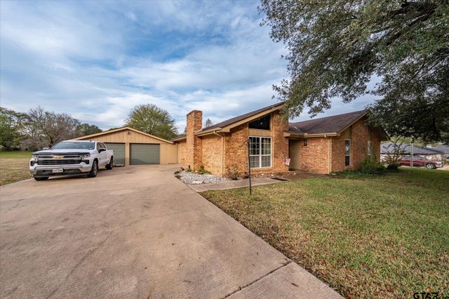 287 Hollybrook Dr., Kilgore, TX 75662