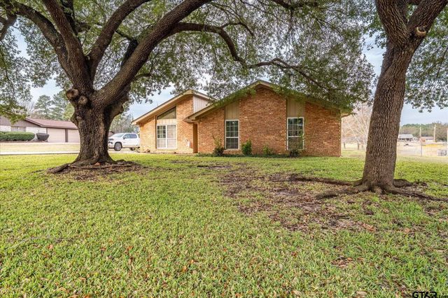 287 Hollybrook Dr., Kilgore, TX 75662