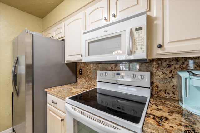 287 Hollybrook Dr., Kilgore, TX 75662