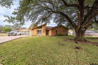 287 Hollybrook Dr., Kilgore, TX 75662