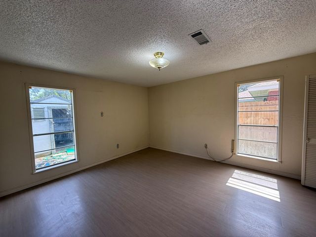 427 22nd Avenue N, Texas City, TX 77590