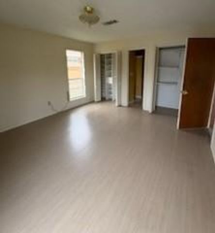 427 22nd Avenue N, Texas City, TX 77590