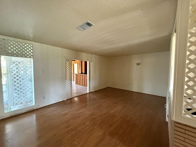 427 22nd Avenue N, Texas City, TX 77590