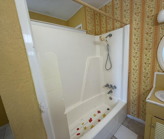 427 22nd Avenue N, Texas City, TX 77590