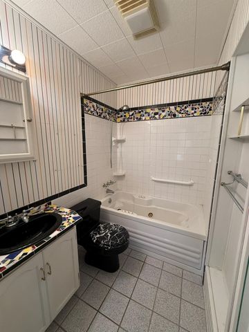 427 22nd Avenue N, Texas City, TX 77590