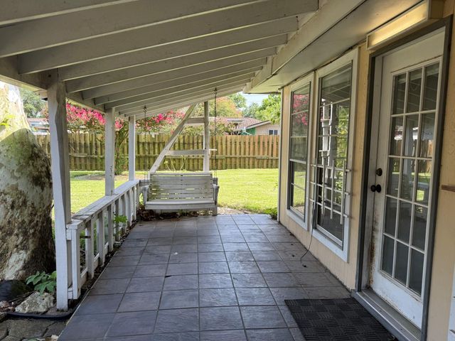 427 22nd Avenue N, Texas City, TX 77590