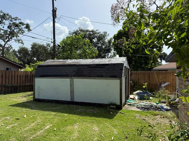 427 22nd Avenue N, Texas City, TX 77590