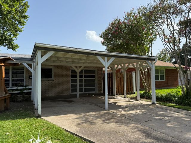 427 22nd Avenue N, Texas City, TX 77590