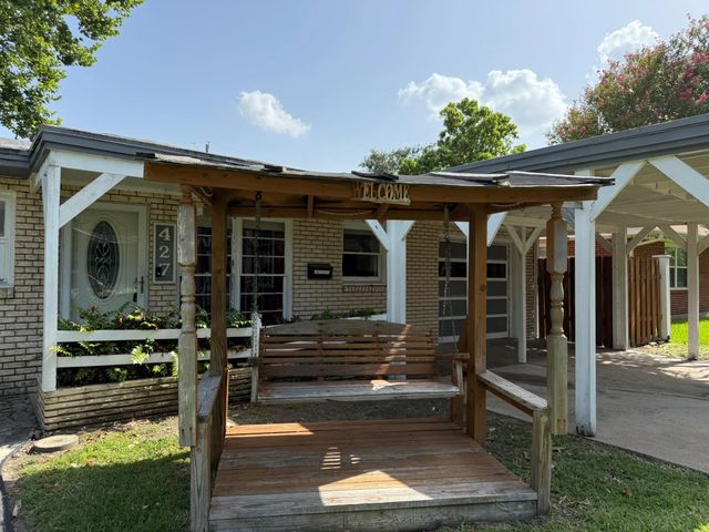 427 22nd Avenue N, Texas City, TX 77590